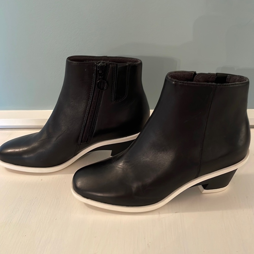NWT Very Stylish Camper Black Boots with White Trim Size 36 (about a US 6)